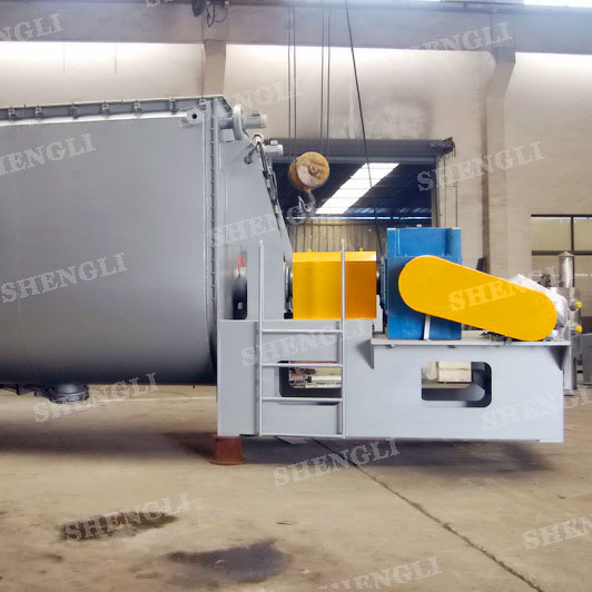 FKM-25 大型攪拌機(jī)，用于腐殖質(zhì)